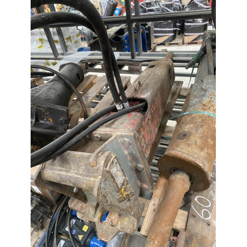 BRH Brise roche Furukawa F3 LN 250Kg
Pelle 2.5 - 4 T
Attache ARDEN QA10/QA11