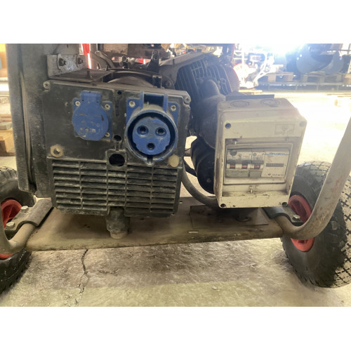 Groupe PRAMAC ES8000 2013