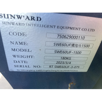 Coupleur hydraulique + 3 godets Neufs pour pelle 6T