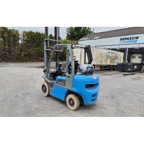 Chariot élévateur frontal GAZ Nissan 2827 heures Triplex UD02A25PQ - 3F550