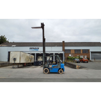 Chariot élévateur frontal GAZ Nissan 2827 heures Triplex UD02A25PQ - 3F550