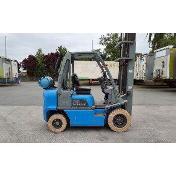 Chariot élévateur frontal GAZ Nissan 2827 heures Triplex UD02A25PQ - 3F550