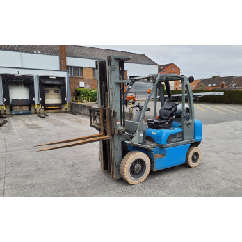 Chariot élévateur frontal GAZ Nissan 2827 heures Triplex UD02A25PQ - 3F550