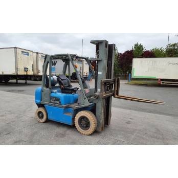 Chariot élévateur frontal GAZ Nissan 2827 heures Triplex UD02A25PQ - 3F550