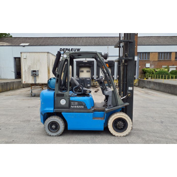 Chariot élévateur frontal GAZ Nissan 2682 heures Triplex UD02A25PQ - 3F550