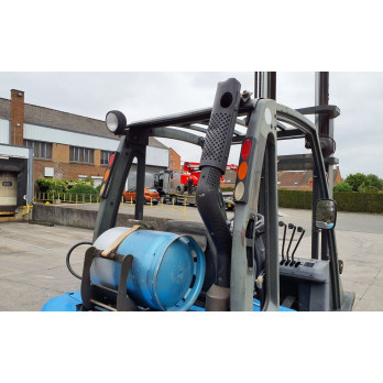 Chariot élévateur frontal GAZ Nissan 2682 heures Triplex UD02A25PQ - 3F550
