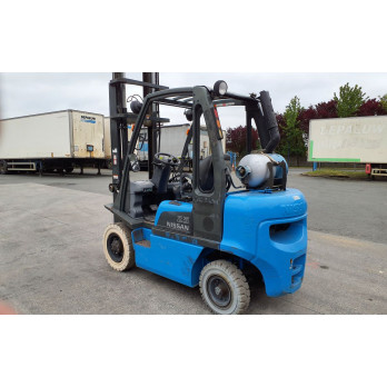 Chariot élévateur frontal GAZ Nissan 2682 heures Triplex UD02A25PQ - 3F550