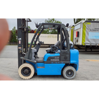 Chariot élévateur frontal GAZ Nissan 2682 heures Triplex UD02A25PQ - 3F550