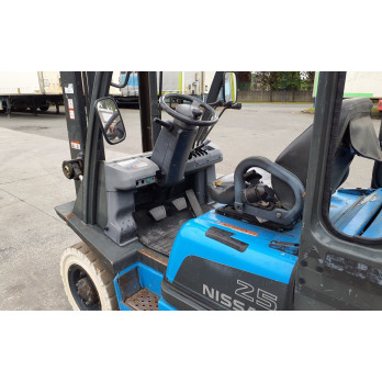 Chariot élévateur frontal GAZ Nissan 2682 heures Triplex UD02A25PQ - 3F550