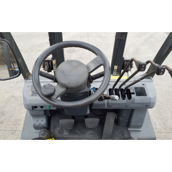 Chariot élévateur frontal GAZ Nissan 2682 heures Triplex UD02A25PQ - 3F550