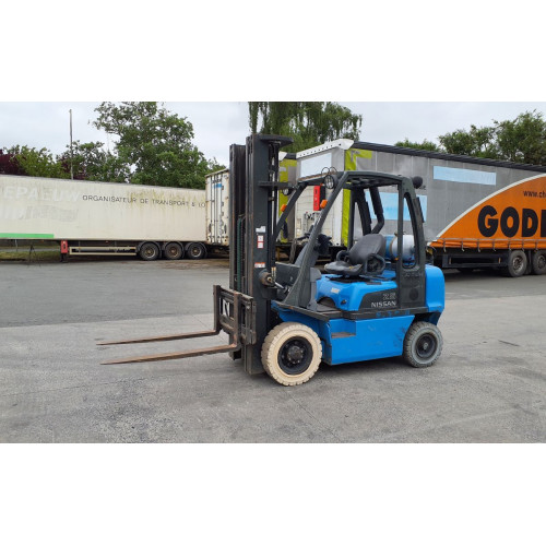 Chariot élévateur frontal GAZ Nissan 2682 heures Triplex UD02A25PQ - 3F550