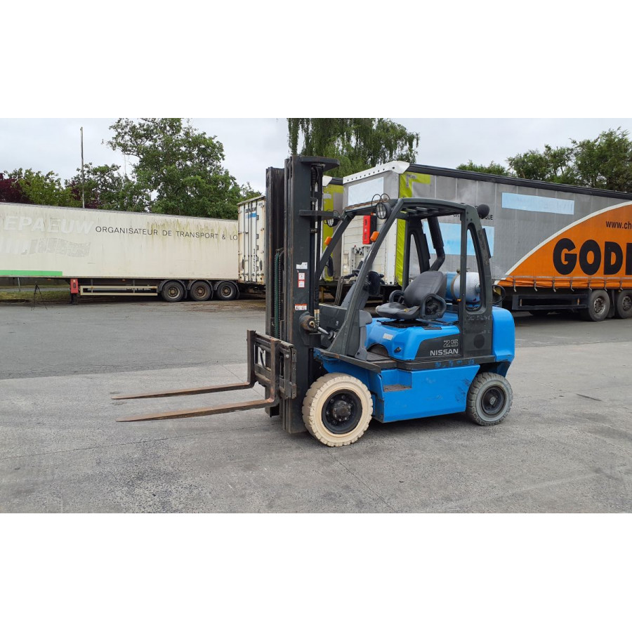 Chariot élévateur frontal GAZ Nissan 2682 heures Triplex UD02A25PQ - 3F550