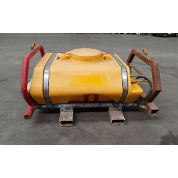 Réservoir d'eau sur skid