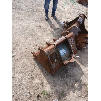 Godet terrassement  600 mm 4 dents QA10