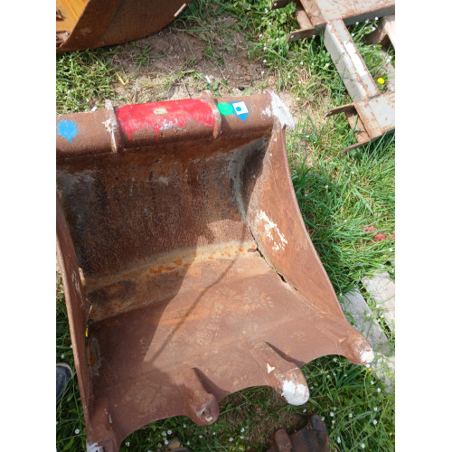 Godet 600mm ARDEN QA10
Pour pelle de 2.5 à 6 T
600 mm
4 Dents