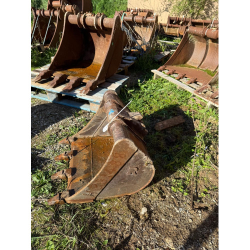 Godet terrassement  600 mm 4 dents Morin 1