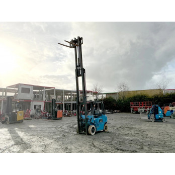 Chariot élévateur frontal GAZ Nissan