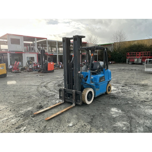 Chariot élévateur frontal GAZ Nissan