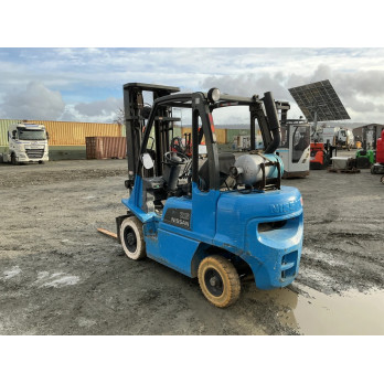 Chariot élévateur frontal GAZ Nissan