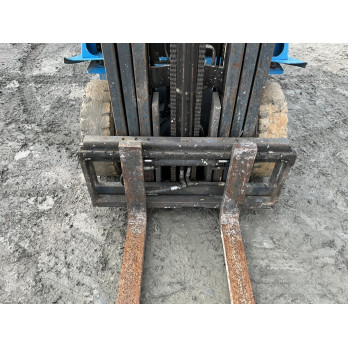 Chariot élévateur frontal GAZ Nissan