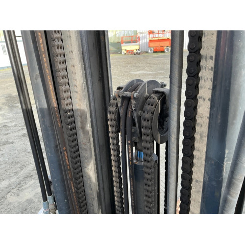 Chariot élévateur frontal GAZ Nissan