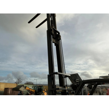 Chariot élévateur frontal GAZ Nissan