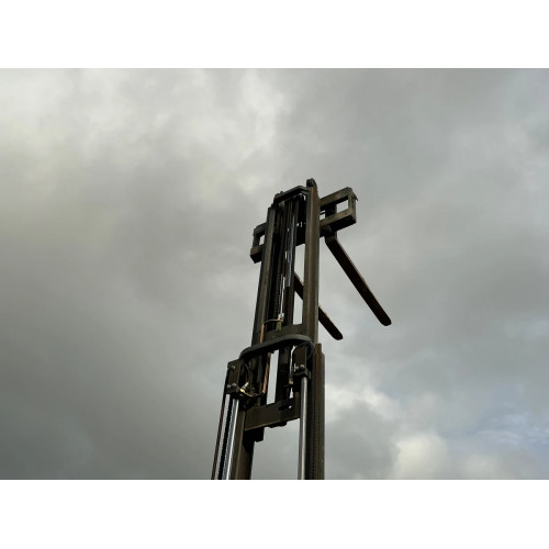 Chariot élévateur frontal GAZ Nissan