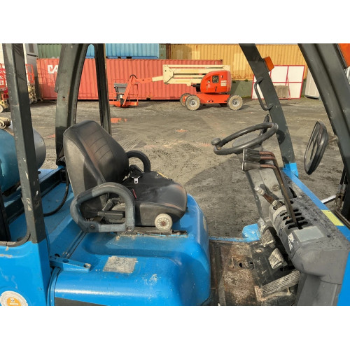 Chariot élévateur frontal GAZ Nissan