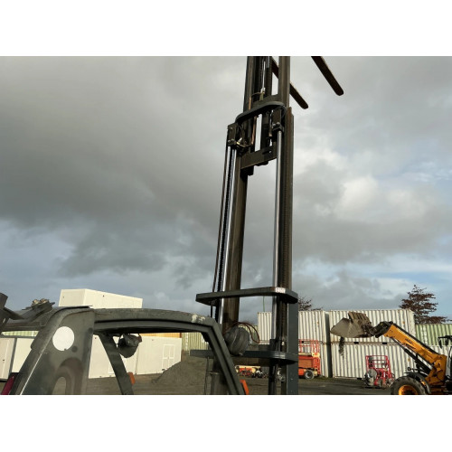 Chariot élévateur frontal GAZ Nissan