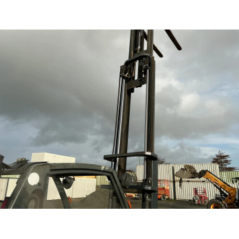 Chariot élévateur frontal GAZ Nissan