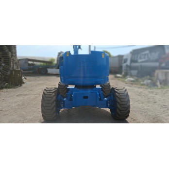 Bras articulé de la Genie Z-45/25 RT déployé à sa hauteur maximale de travail de 15,97 mètres