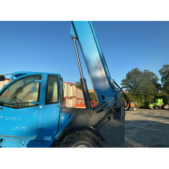 Vue arrière du châssis du JLG 4017 PS montrant le bloc moteur et le contrepoids intégré