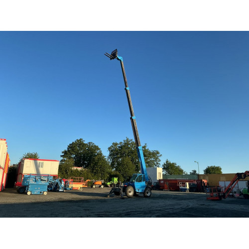 Déploiement maximal de la flèche du JLG 4017 PS lors des tests de levage en hauteur sur parc