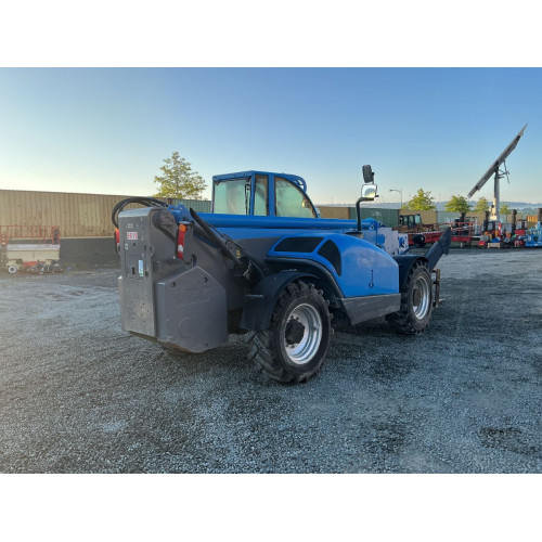 Vue latérale du chariot télescopique JLG 4017 PS flèche abaissée, mettant en avant son gabarit compact