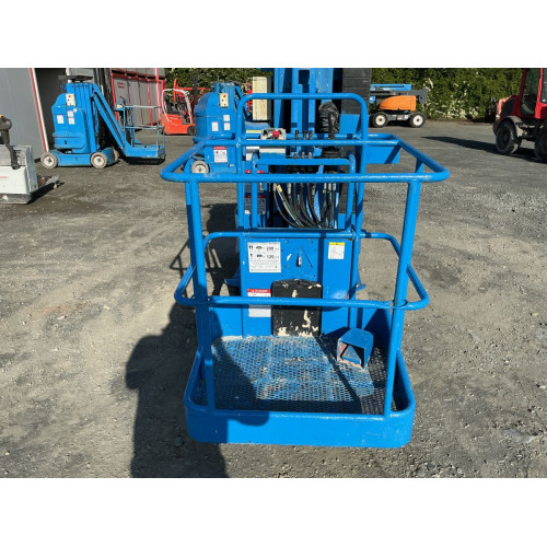 Large panier opérateur pivotant pour une accessibilité optimale en hauteur 880R