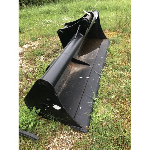 Godet curage 1800mm axes 50mm