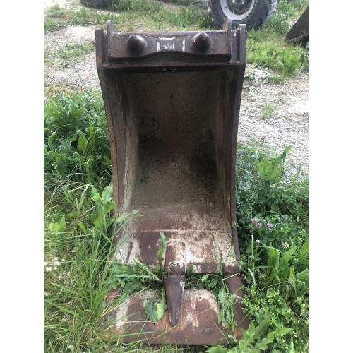 Godet 600mm attache MECALAC 714
