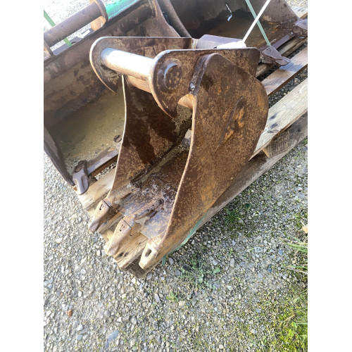 Godet 250mm QA05
250mm
3 Dents